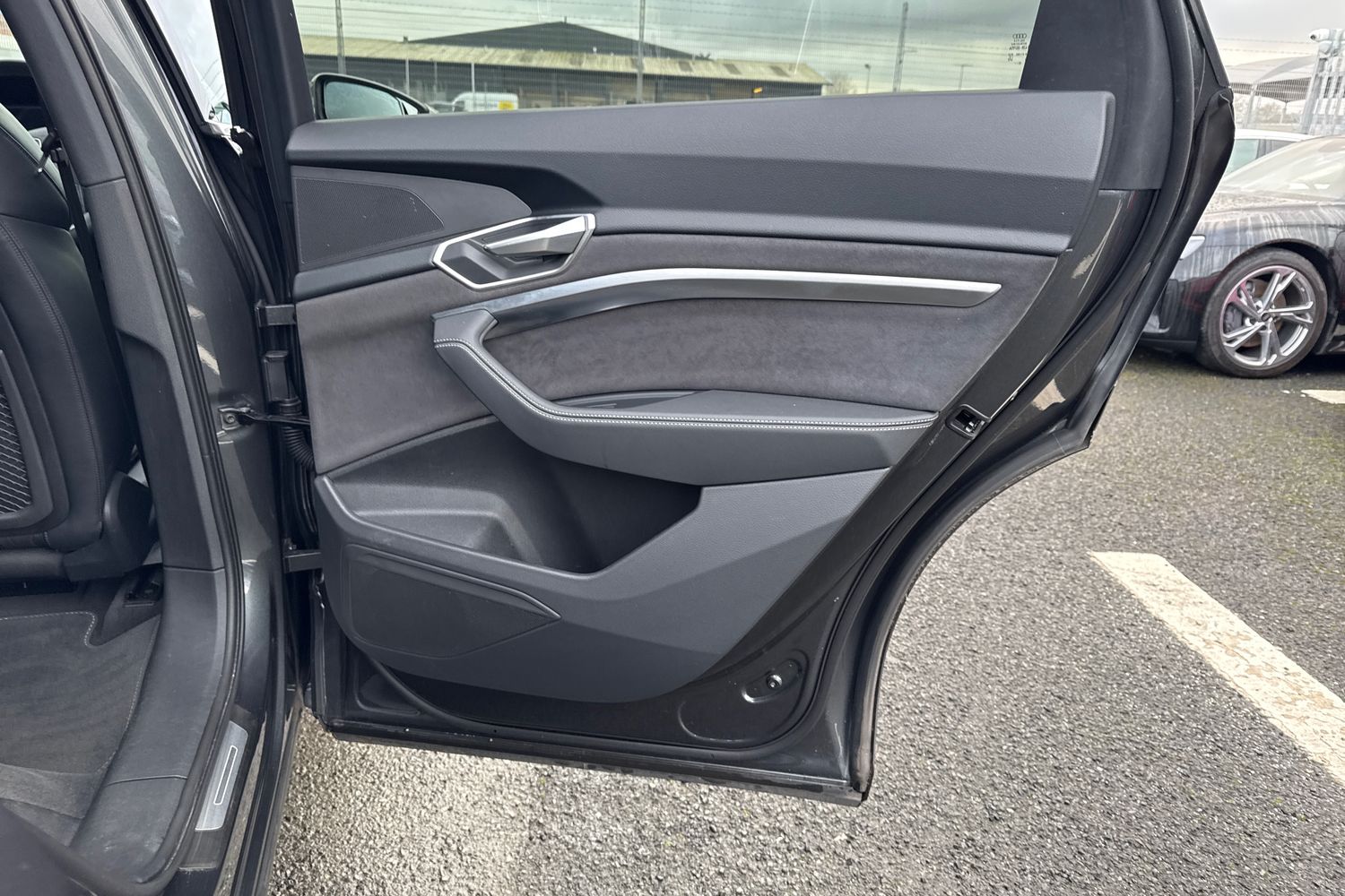 Used Audi Q8 e-tron 2024 for sale - 77368672: Photo 43