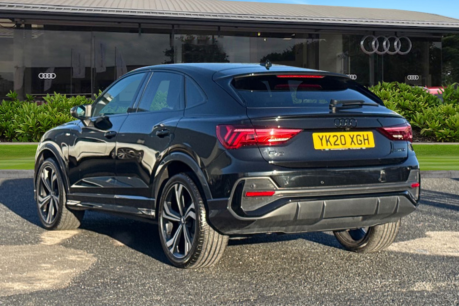 Used Audi Q3 2020 for sale - 76711773: Photo 2