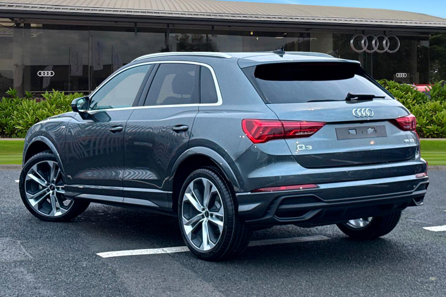 Used Audi Q3 2025 for sale - 76968043: Photo 2