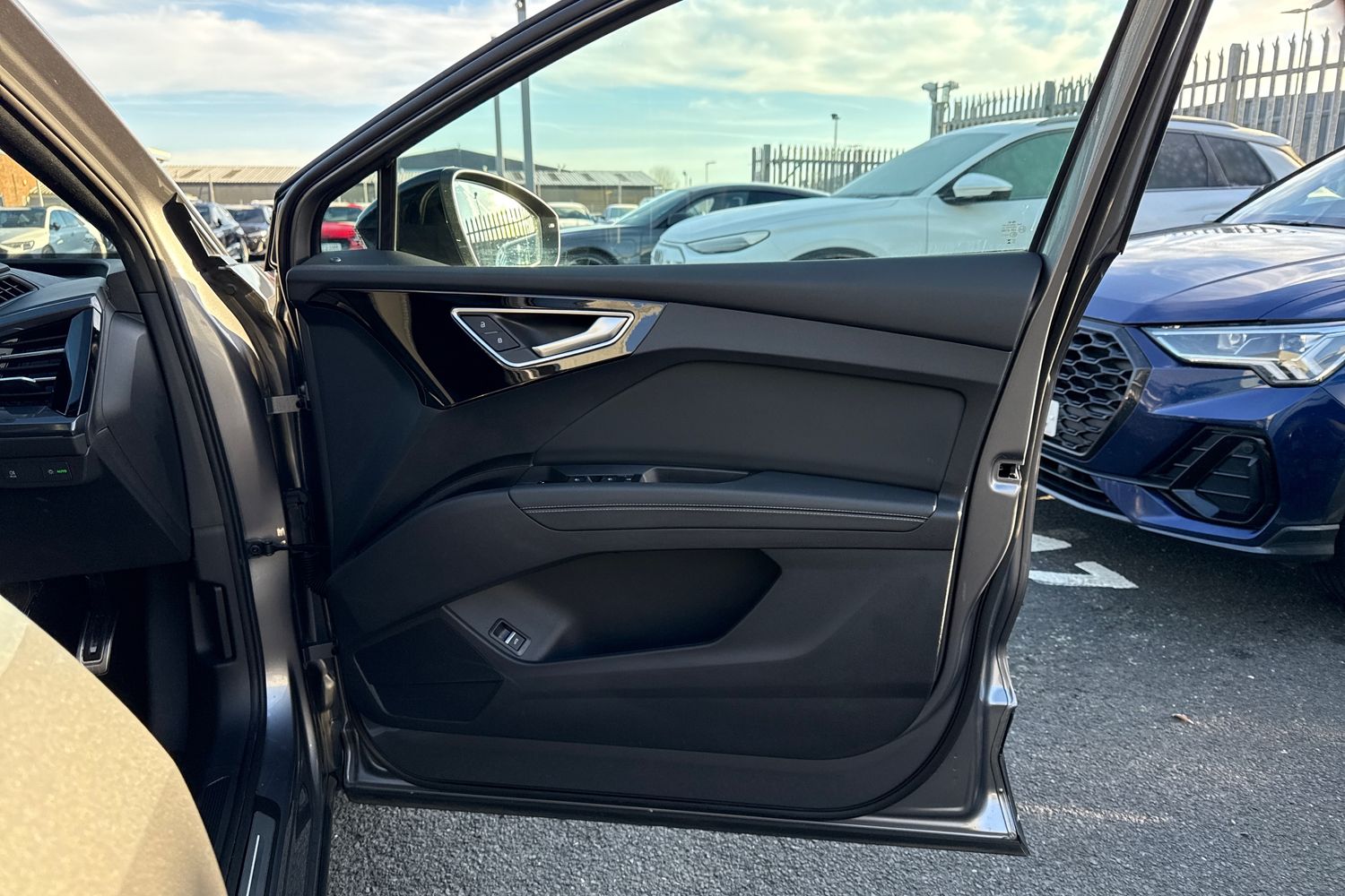 Used Audi Q4 e-tron 2025 for sale - 77368359: Photo 46