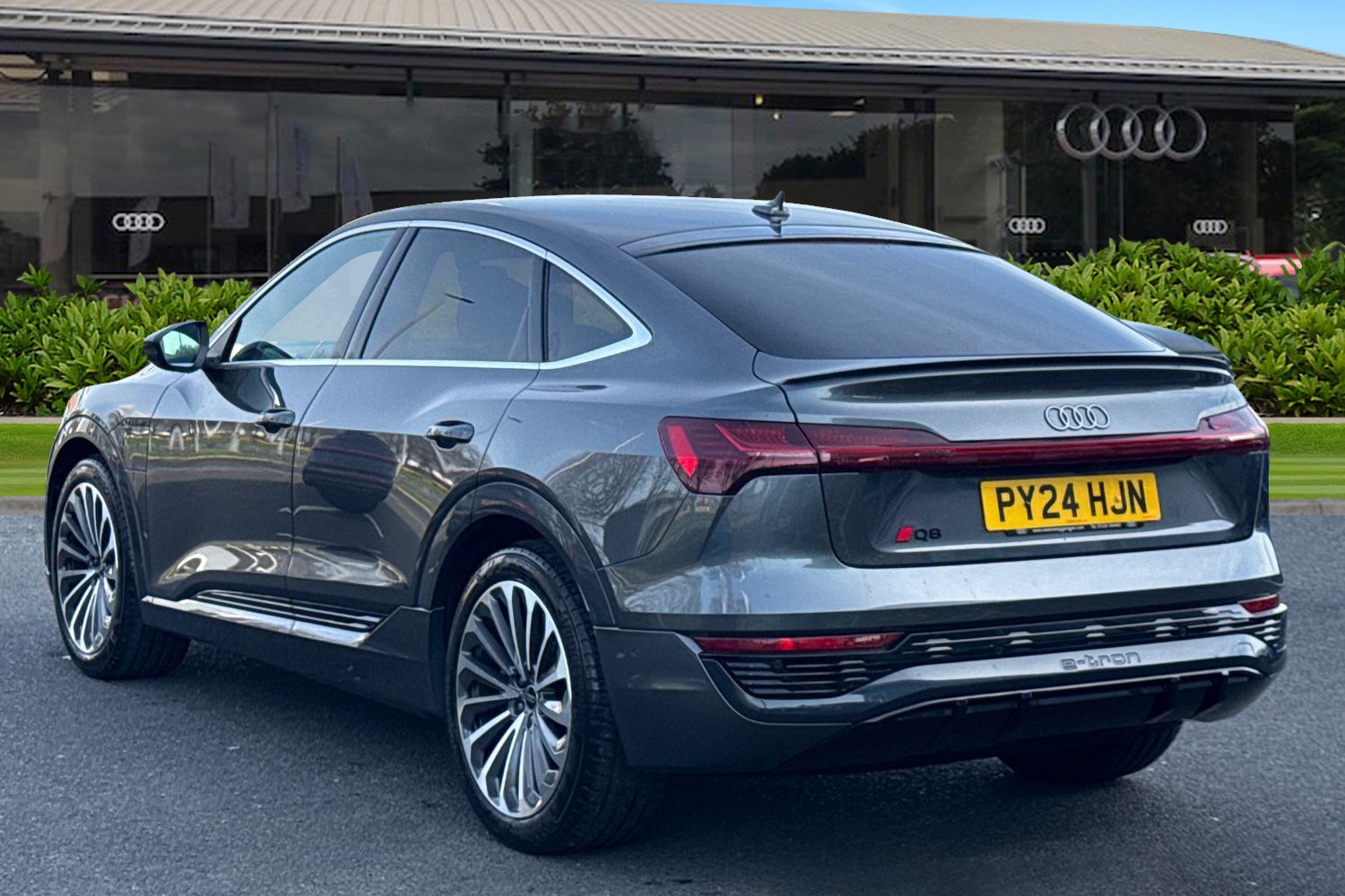 Used Audi Q8 e-tron 2024 for sale - 78001681: Photo 2