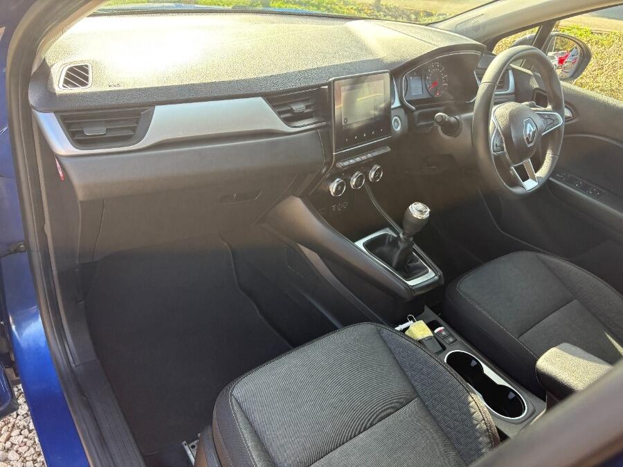 Used Renault Captur 2023 for sale - 76136040: Photo 2