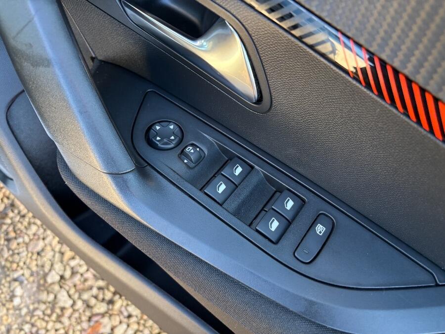 Used Peugeot 2008 2022 for sale - 76772009: Photo 39