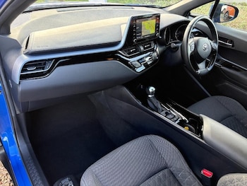 Used Toyota C-HR 2020 for sale - 77320579: Photo