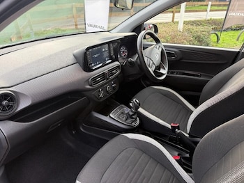 Used Hyundai i10 2021 for sale - 77320996: Photo