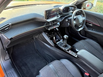 Used Peugeot 2008 2021 for sale - 76780980: Photo