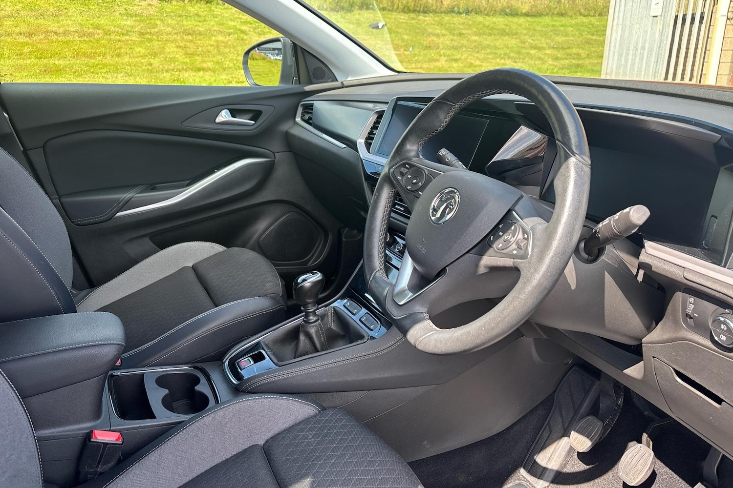 Used Vauxhall Grandland 2022 for sale - 77123879: Photo 2