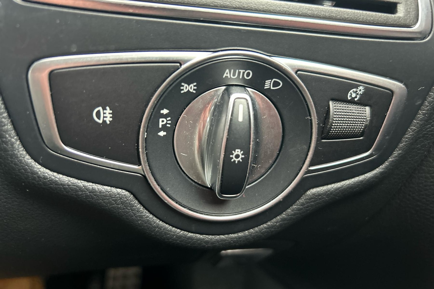 Used Mercedes-Benz C Class 2018 for sale - 77032335: Photo 17