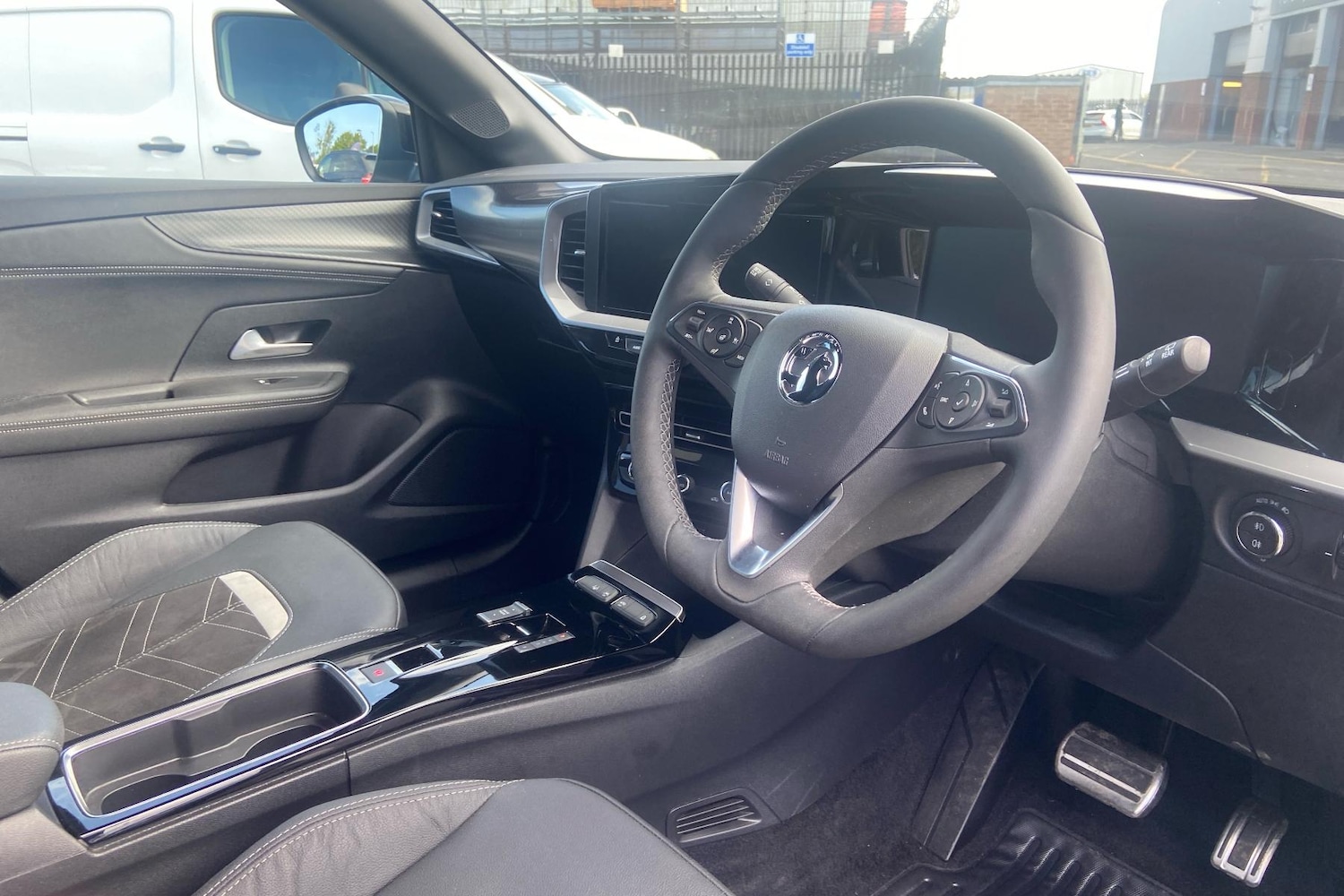 Used Vauxhall Mokka Electric 2024 for sale - 76274309: Photo 2