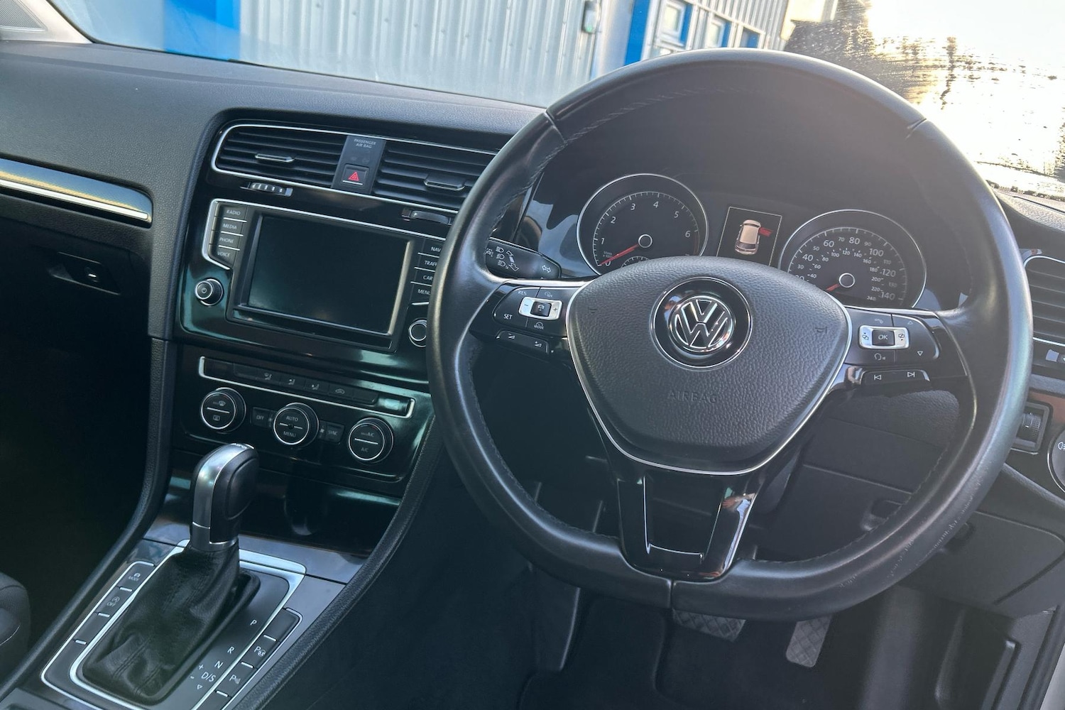 Used Volkswagen Golf 2016 for sale - 76411501: Photo 2
