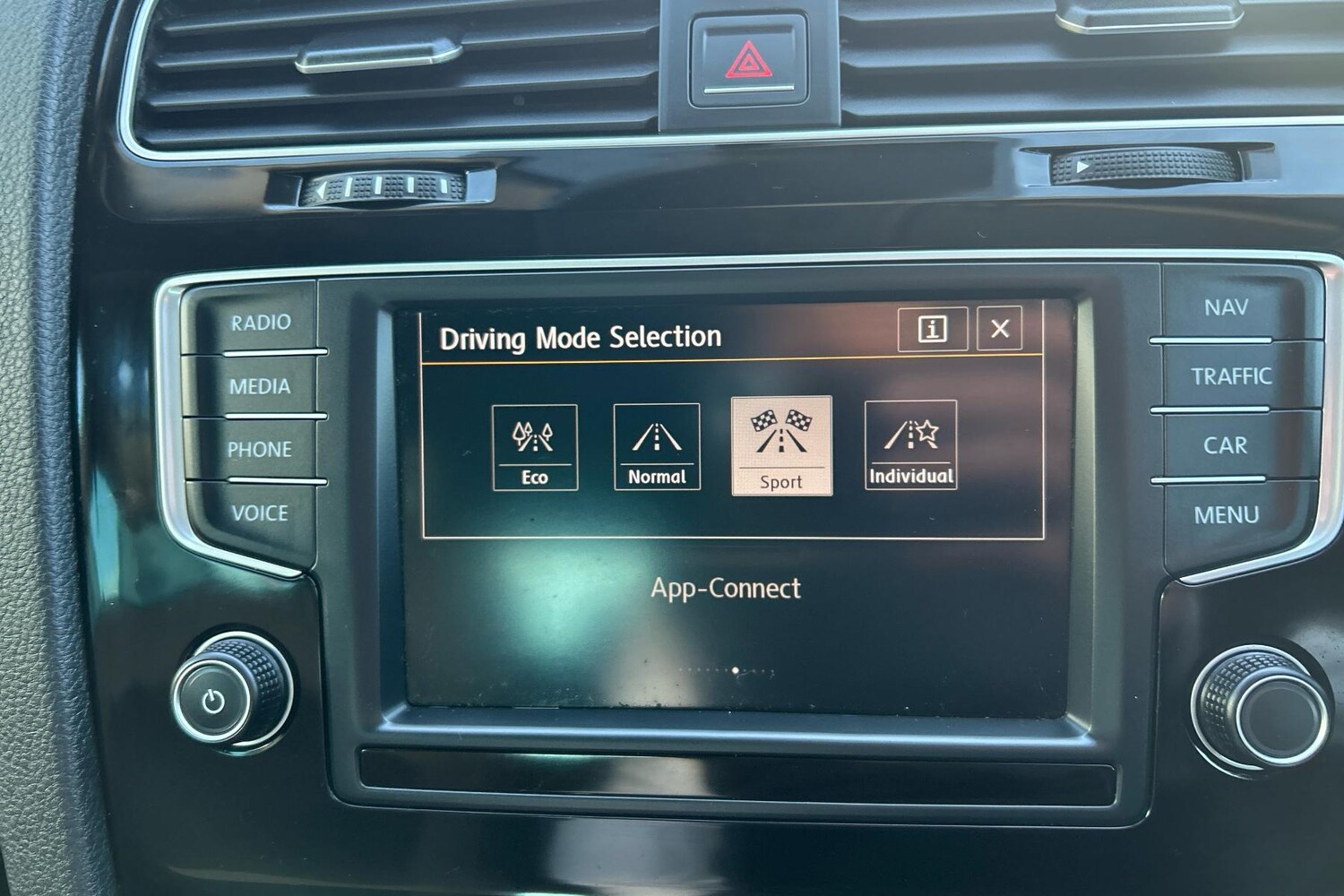 Used Volkswagen Golf 2016 for sale - 76411501: Photo 21