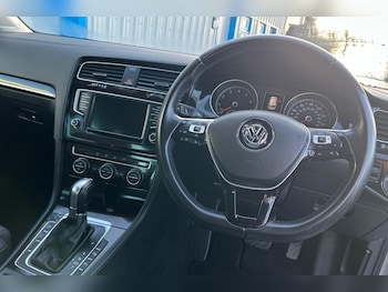 Used Volkswagen Golf 2016 for sale - 76411501: Photo