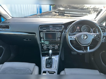 Used Volkswagen Golf 2016 for sale - 76411501: Photo