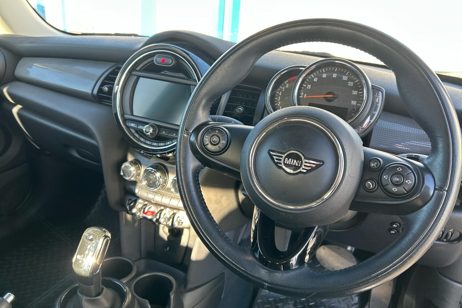 Used MINI Hatch 2018 for sale - 76339407: Photo 2