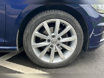 Used Volkswagen Golf 2017 for sale - 77032370: Photo