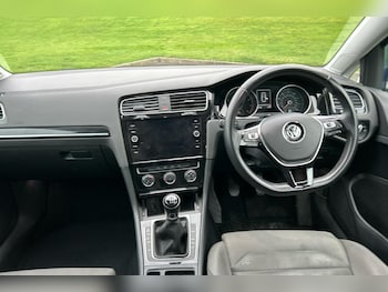 Used Volkswagen Golf 2017 for sale - 77032370: Photo