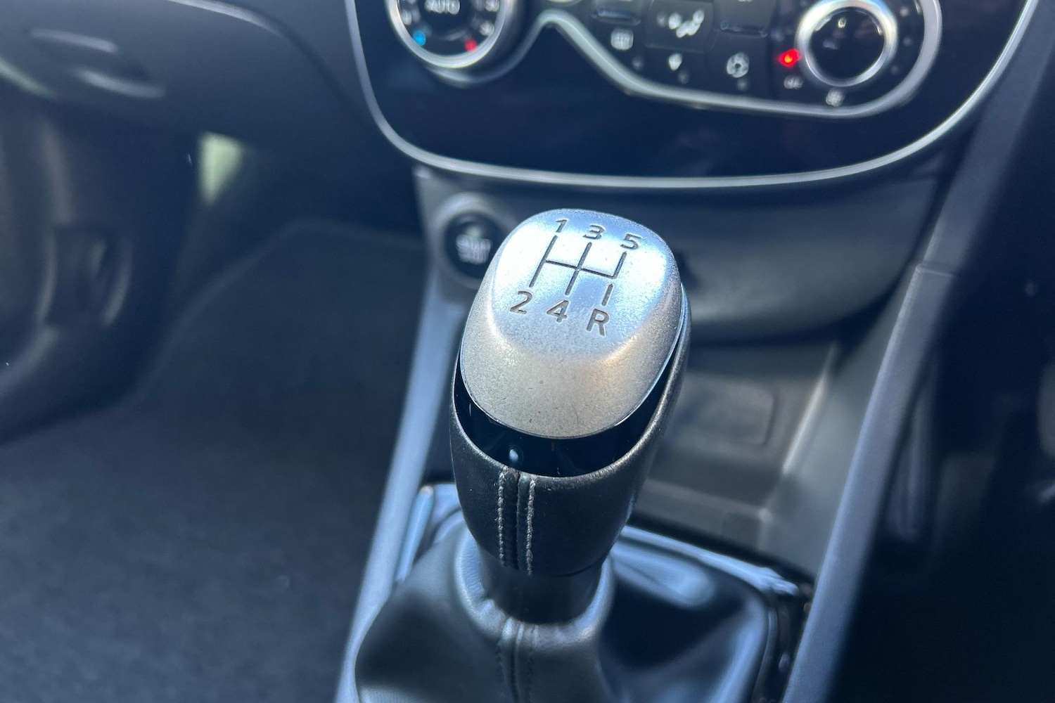 Used Renault Clio 2019 for sale - 76401568: Photo 14