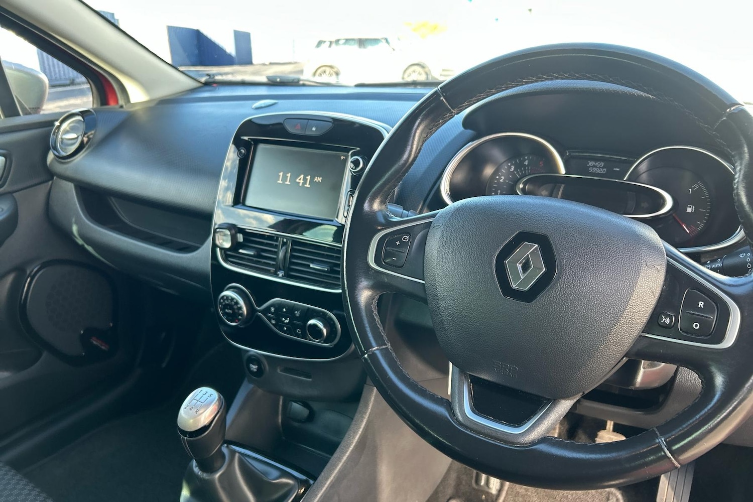 Used Renault Clio 2019 for sale - 76401568: Photo 2