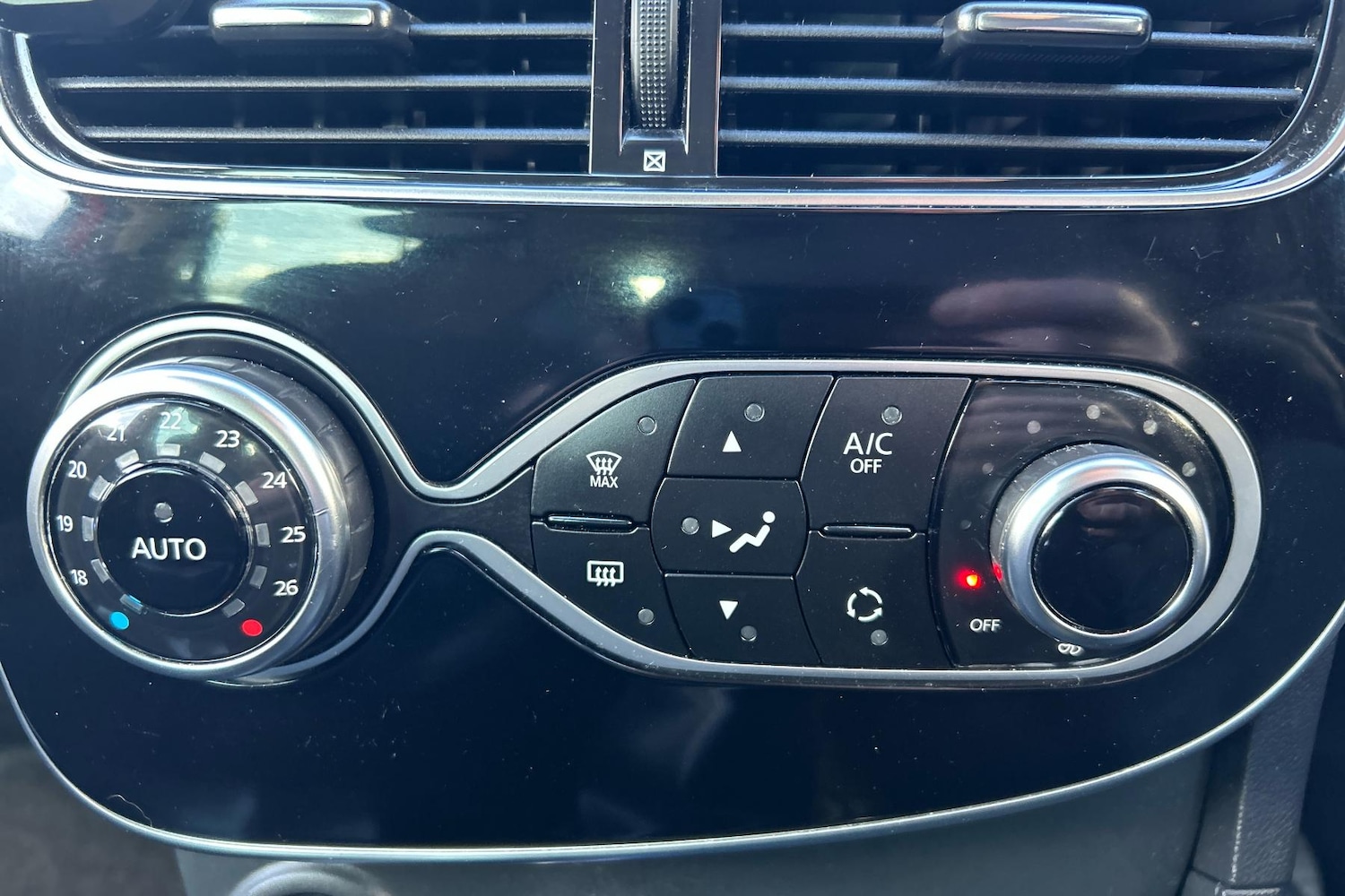 Used Renault Clio 2019 for sale - 76401568: Photo 21