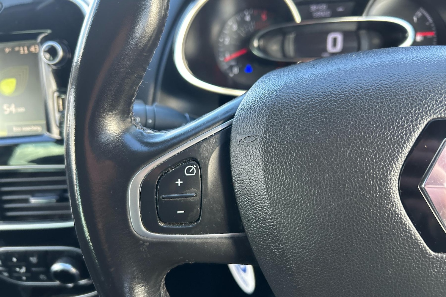 Used Renault Clio 2019 for sale - 76401568: Photo 24