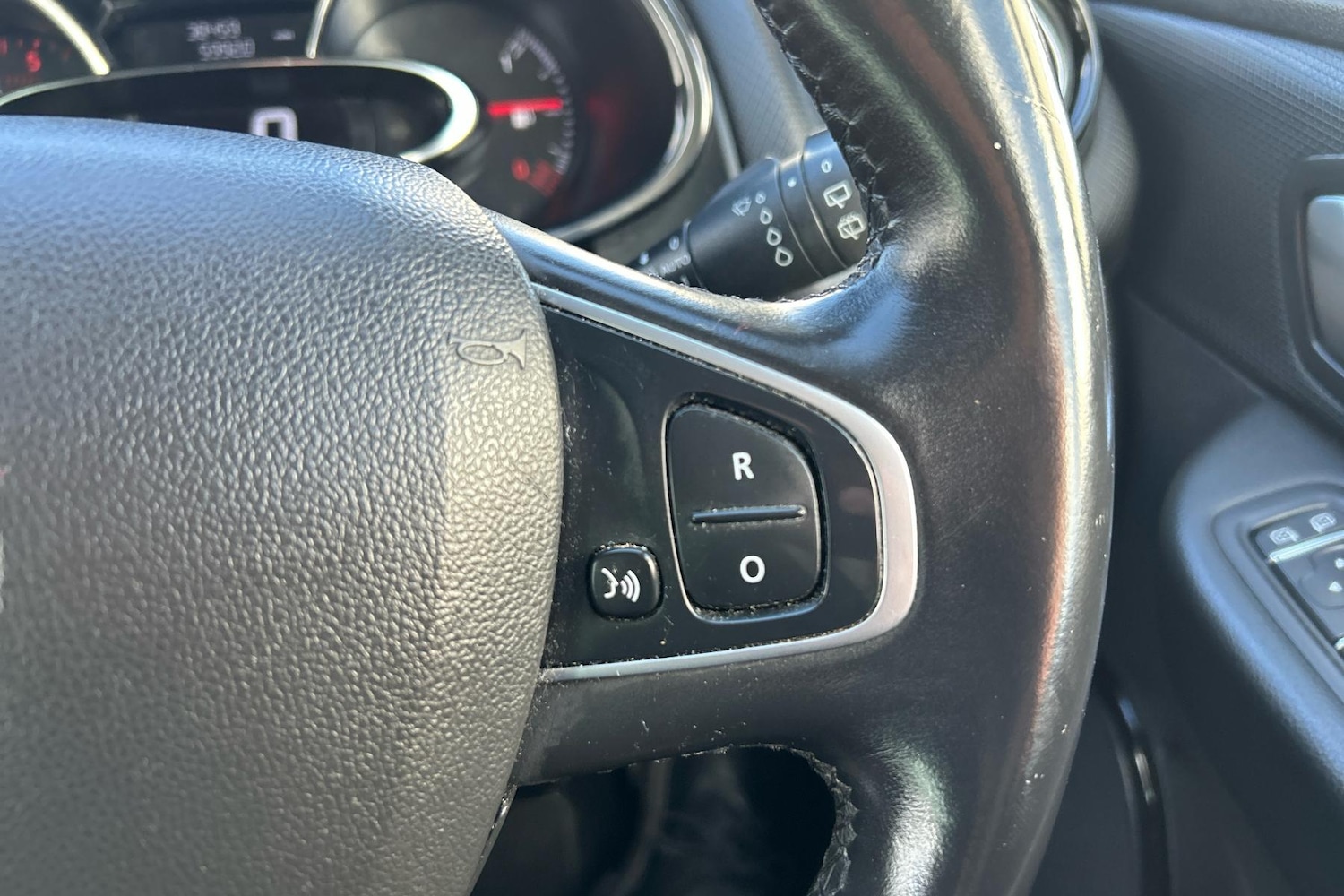 Used Renault Clio 2019 for sale - 76401568: Photo 25