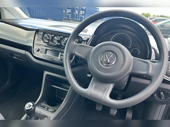 Used Volkswagen up! 2016 for sale - 76155954: Photo 2