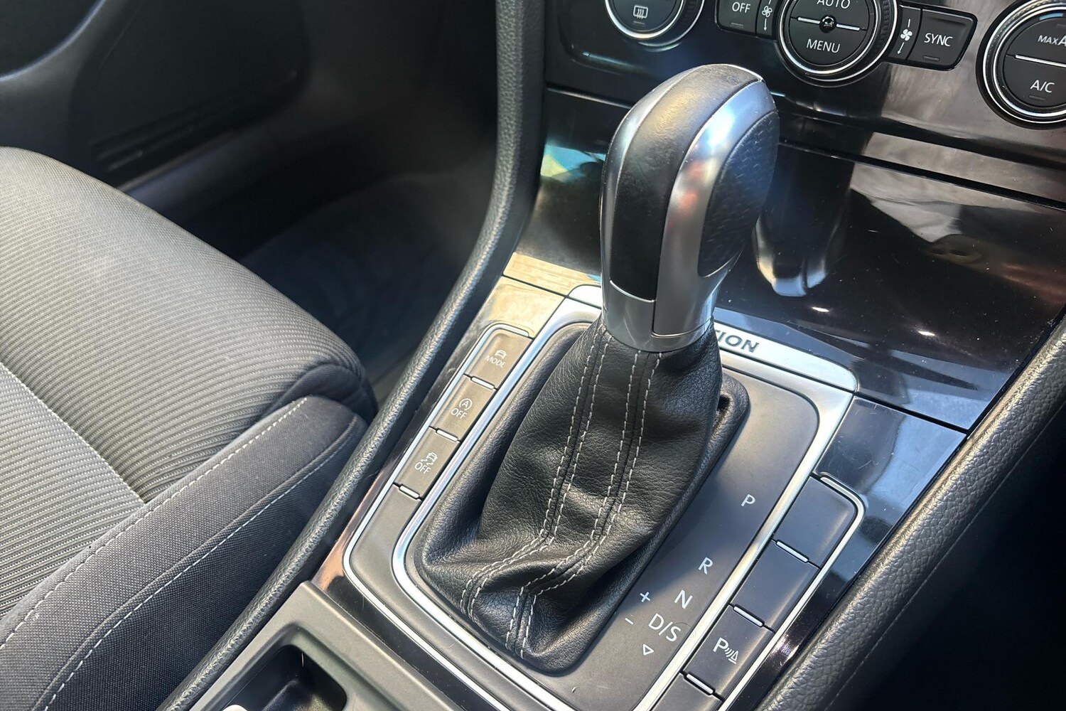 Used Volkswagen Golf 2017 for sale - 76339412: Photo 14