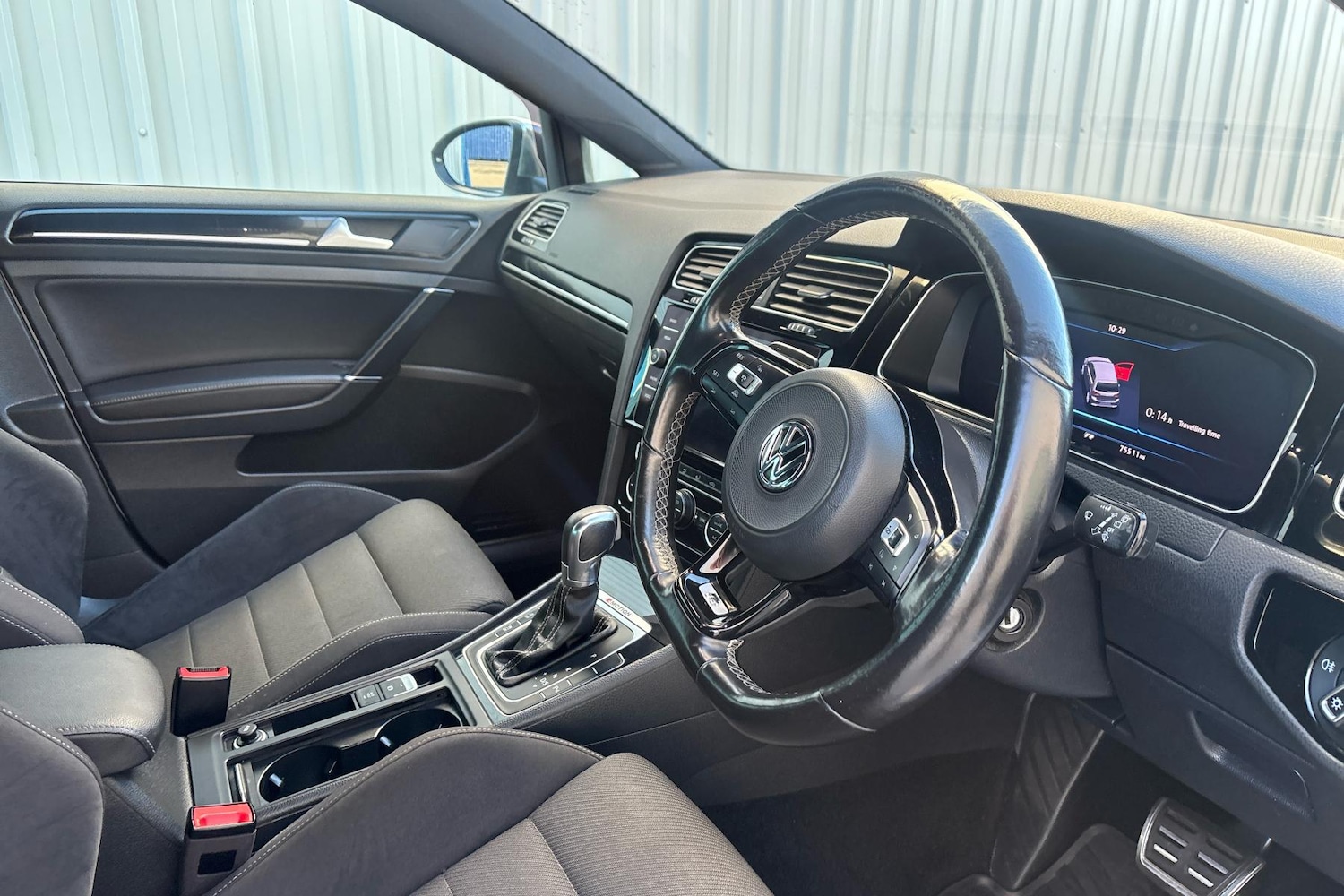 Used Volkswagen Golf 2017 for sale - 76339412: Photo 2