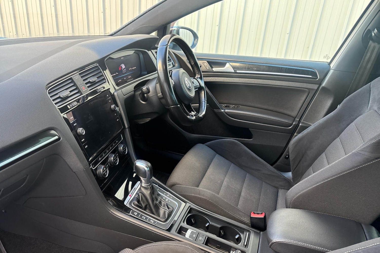 Used Volkswagen Golf 2017 for sale - 76339412: Photo 5