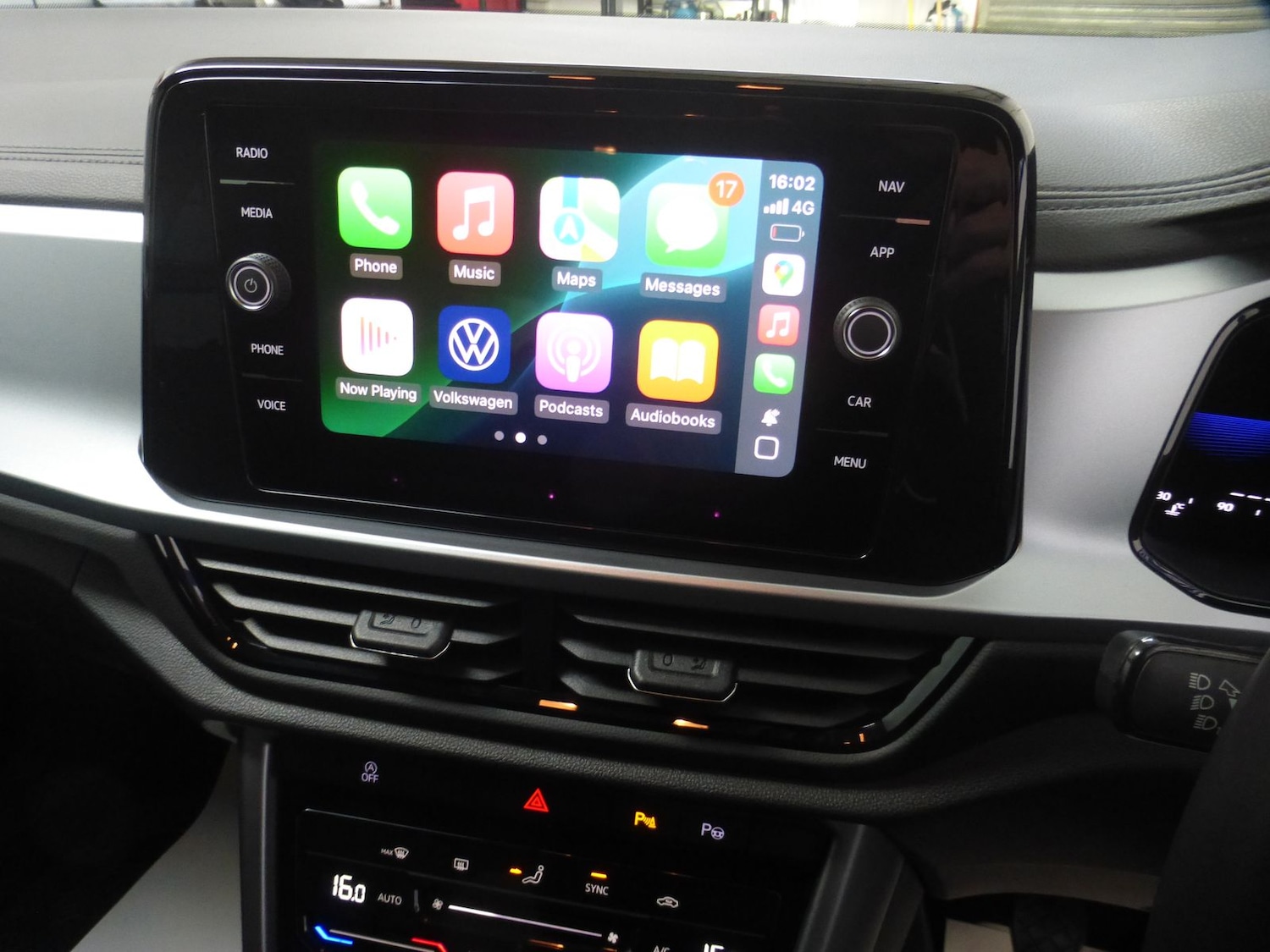 Used Volkswagen T-Roc 2023 for sale - 77008946: Photo 10