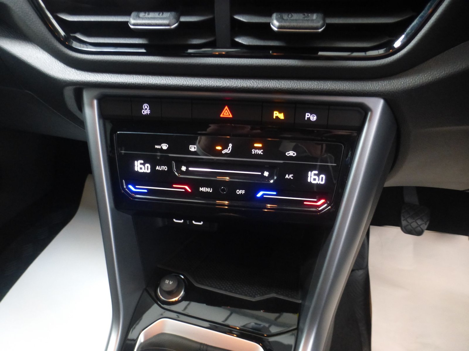 Used Volkswagen T-Roc 2023 for sale - 77008946: Photo 17