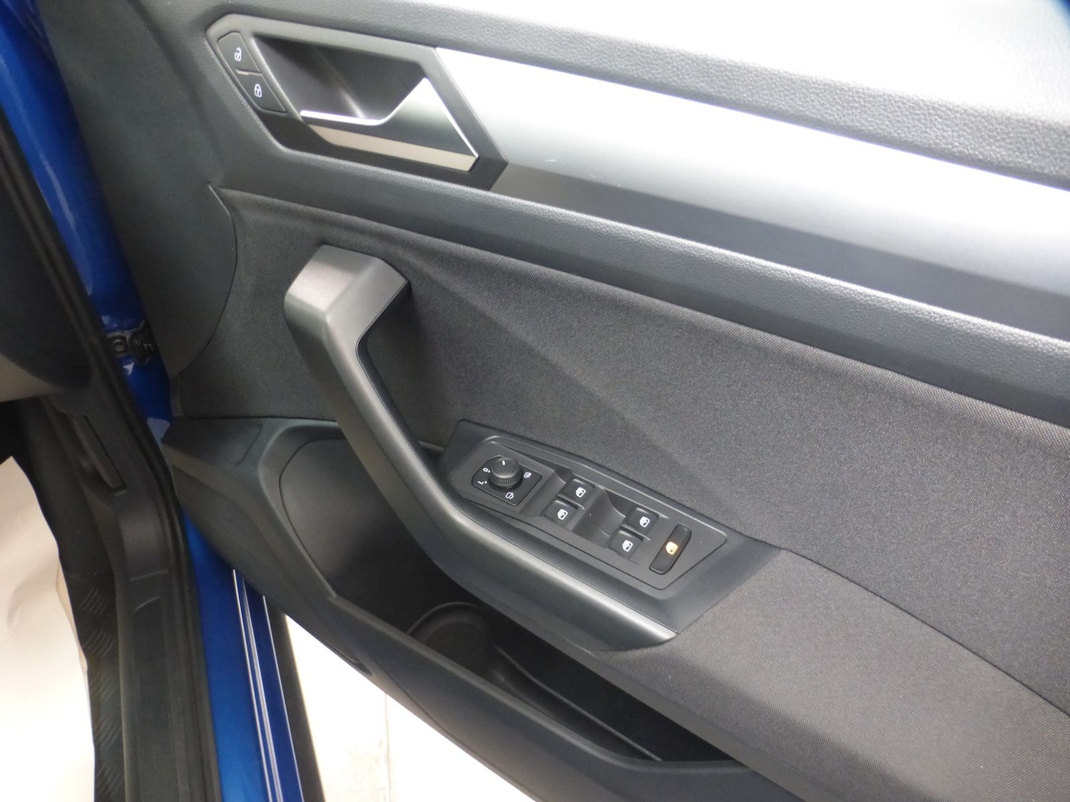 Used Volkswagen T-Roc 2023 for sale - 77008946: Photo 30