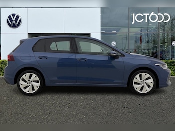 Used Volkswagen Golf 2024 for sale - 77005860: Photo
