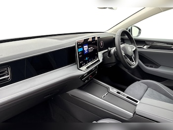 Used Volkswagen Passat 2025 for sale - 76680572: Photo