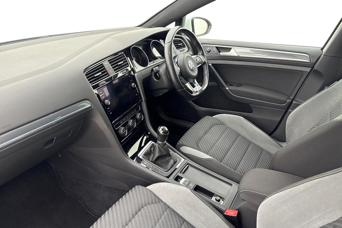 Used Volkswagen Golf 2020 for sale - 77048043: Photo 2