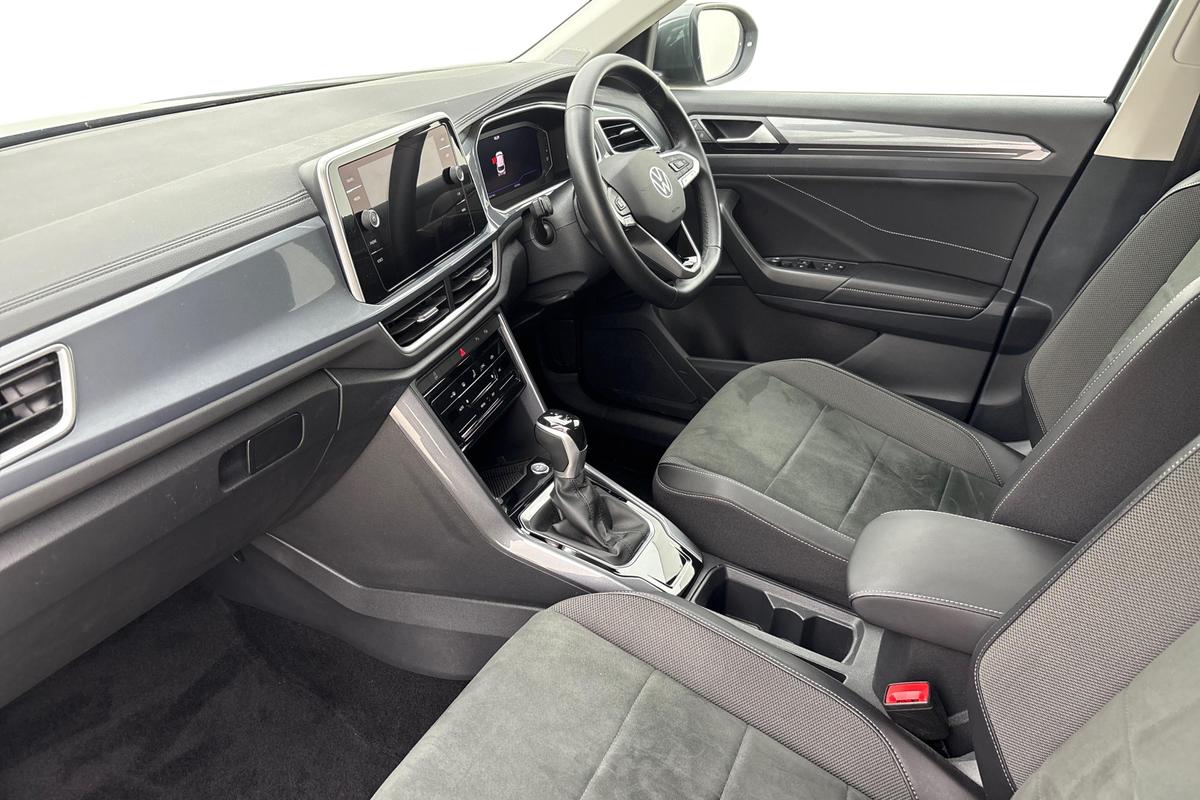 Used Volkswagen T-Roc 2023 for sale - 76675690: Photo 2