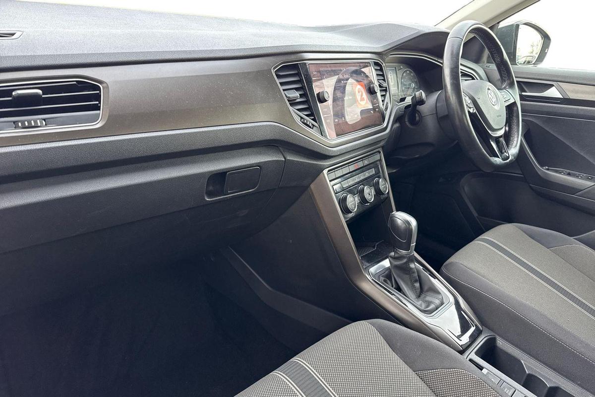 Used Volkswagen T-Roc 2018 for sale - 77420987: Photo 2