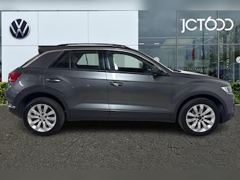 Used Volkswagen T-Roc 2018 for sale - 77420987: Photo