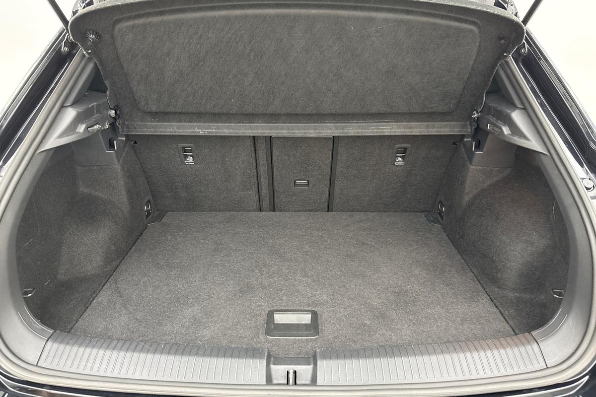 Used Volkswagen T-Roc 2024 for sale - 76678378: Photo 12