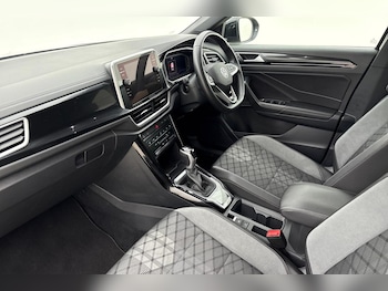 Used Volkswagen T-Roc 2024 for sale - 76678378: Photo