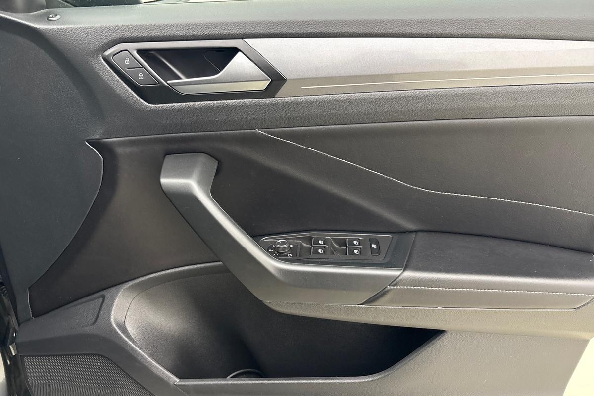 Used Volkswagen T-Roc 2024 for sale - 76677218: Photo 24