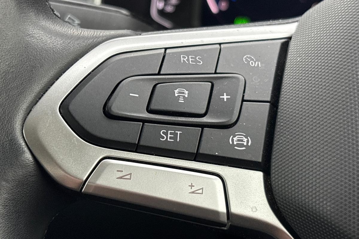 Used Volkswagen T-Roc 2022 for sale - 76674384: Photo 16