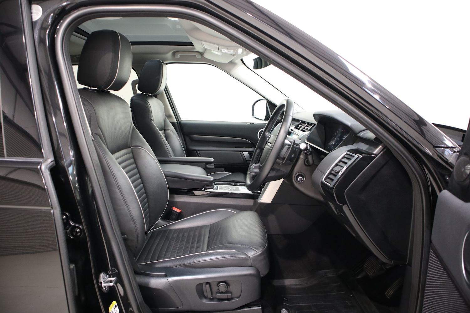 Used Land Rover Discovery 2018 for sale - 76682703: Photo 21