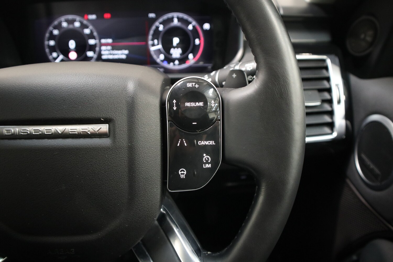 Used Land Rover Discovery 2018 for sale - 76682703: Photo 31