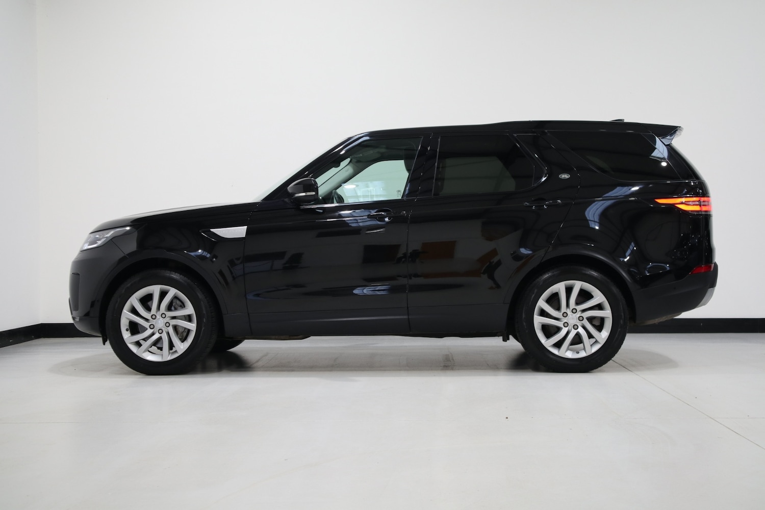 Used Land Rover Discovery 2018 for sale - 76682703: Photo 7