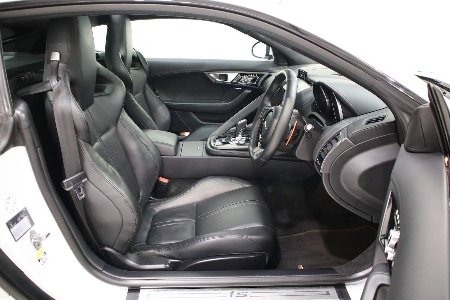 Used Jaguar F-Type 2017 for sale - 76662874: Photo 16