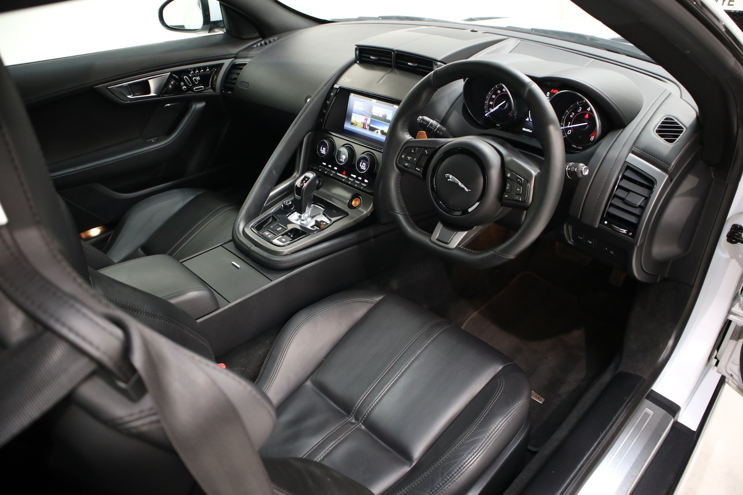 Used Jaguar F-Type 2017 for sale - 76662874: Photo 18