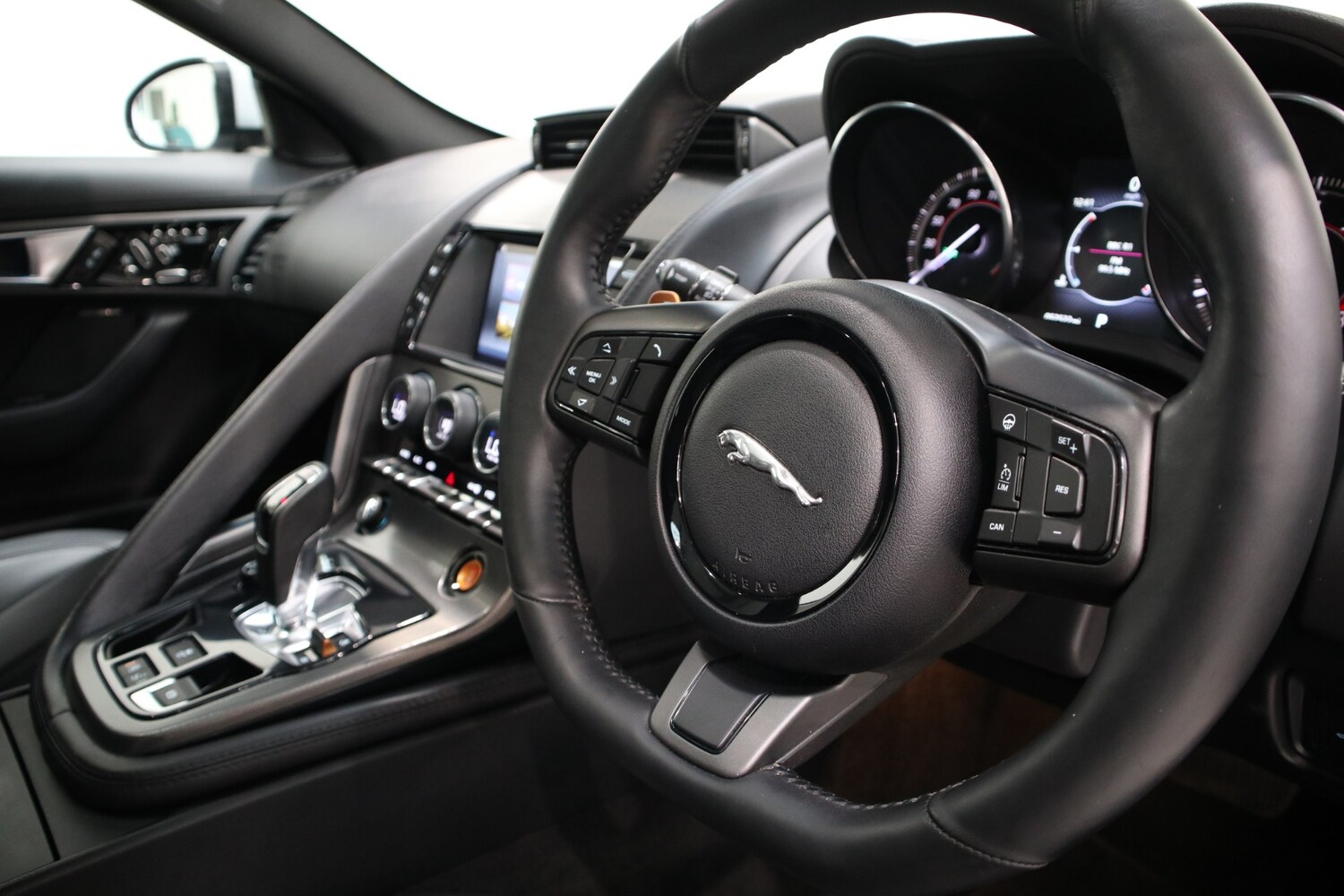 Used Jaguar F-Type 2017 for sale - 76662874: Photo 22