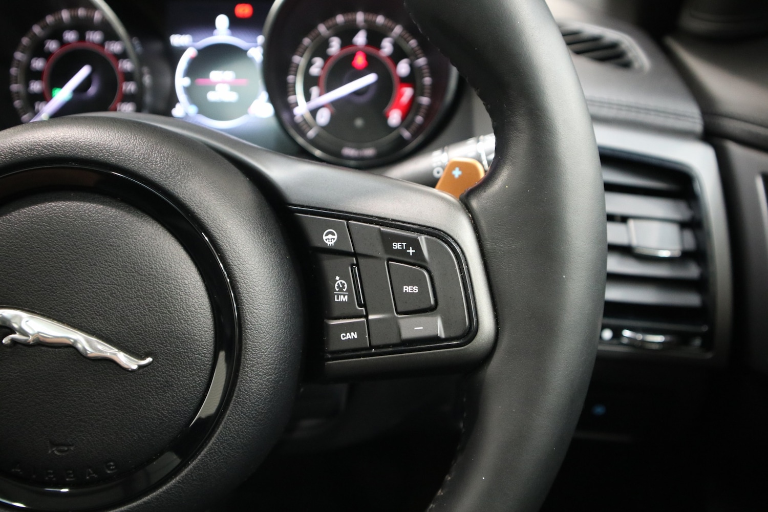 Used Jaguar F-Type 2017 for sale - 76662874: Photo 26