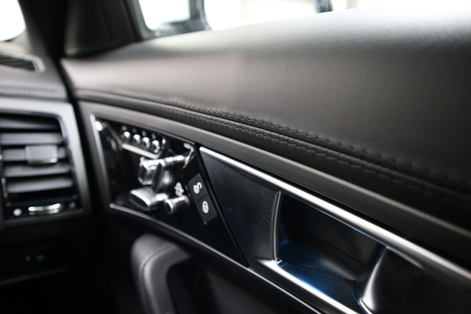 Used Jaguar F-Type 2017 for sale - 76662874: Photo 32